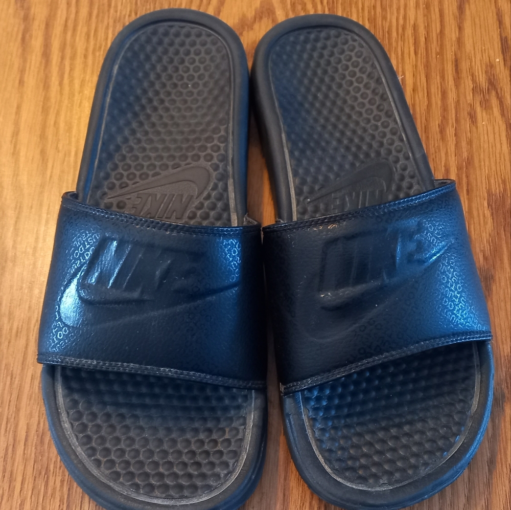 Men's Size 8 Black Nike Slip-On Sandals Good Condition
